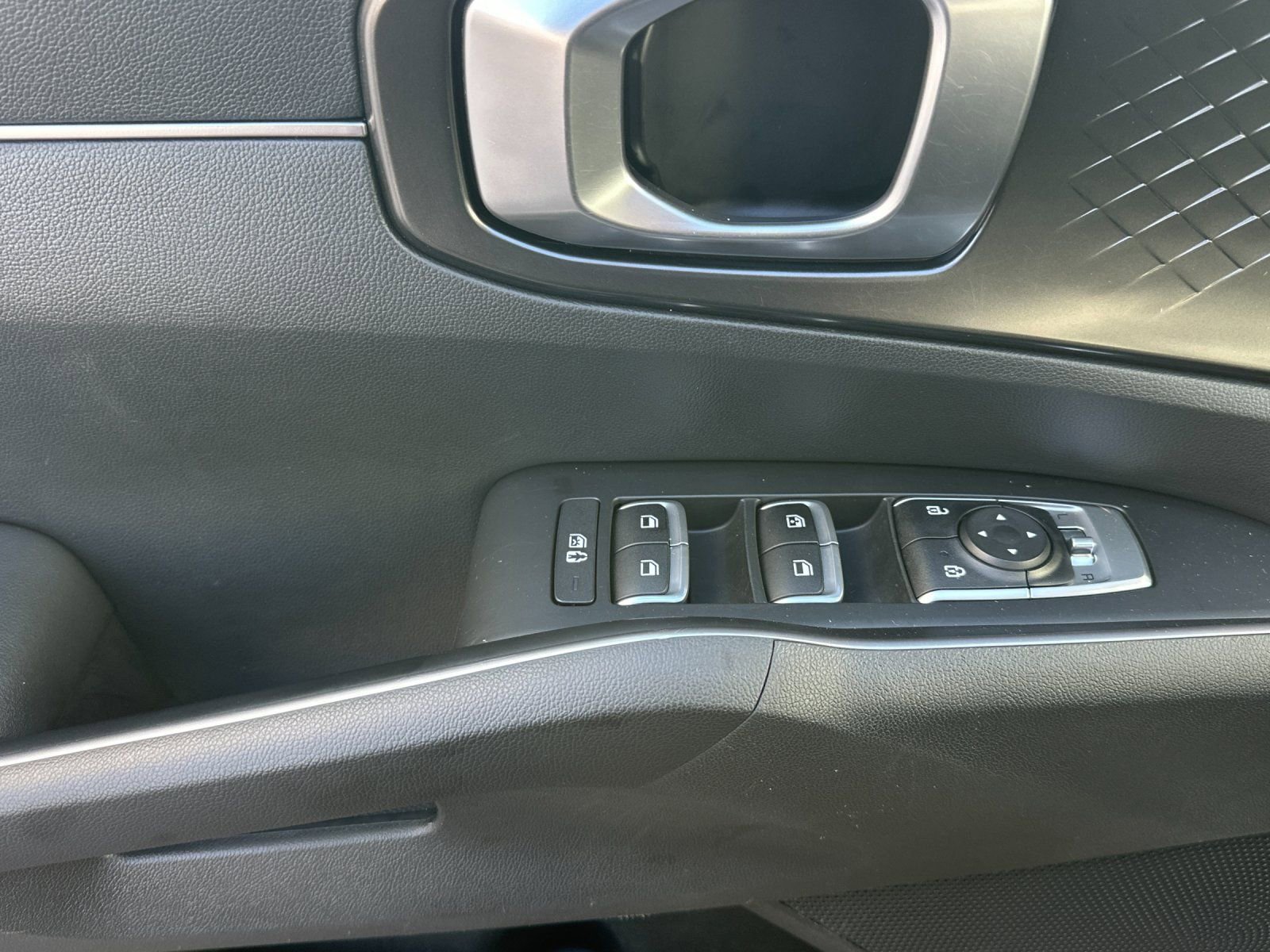 Used 2022 Kia Sorento S image 11