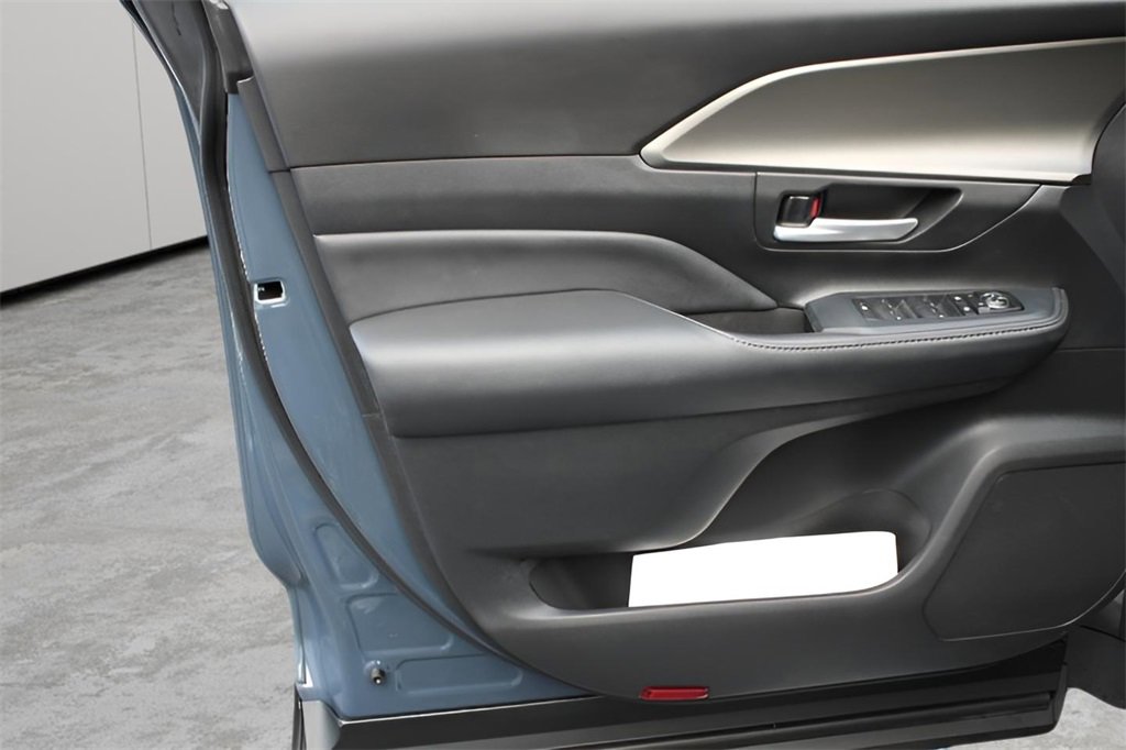 Certified 2024 Toyota Grand Highlander XLE image 18
