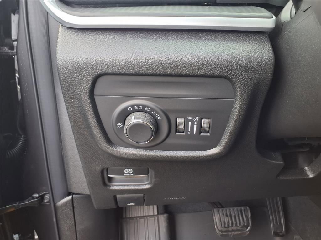 New 2025 Jeep Grand Cherokee Laredo w/ Luxury Tech Group I AWD/4WD image 13