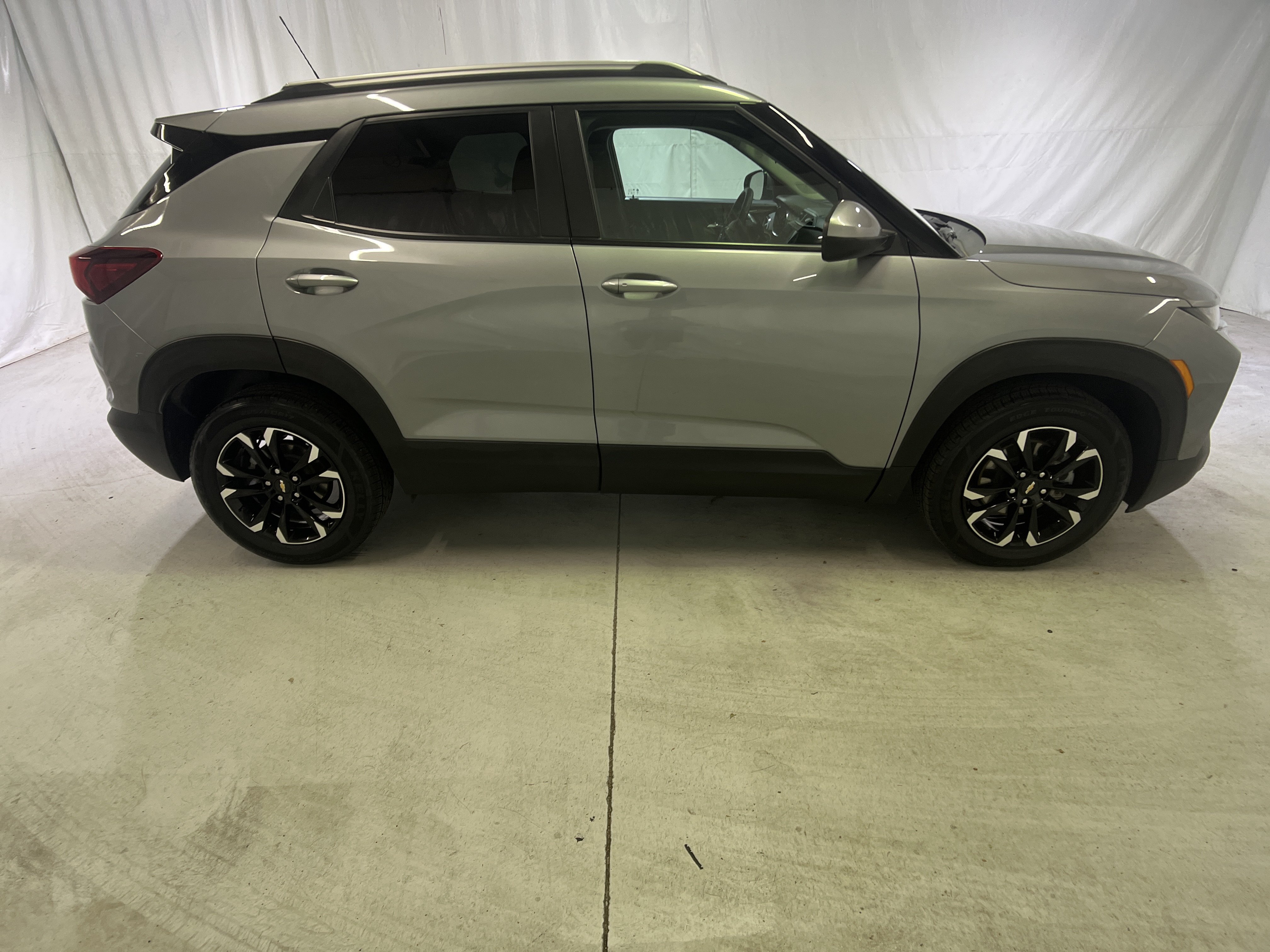Used 2023 Chevrolet TrailBlazer LT FWD image 13