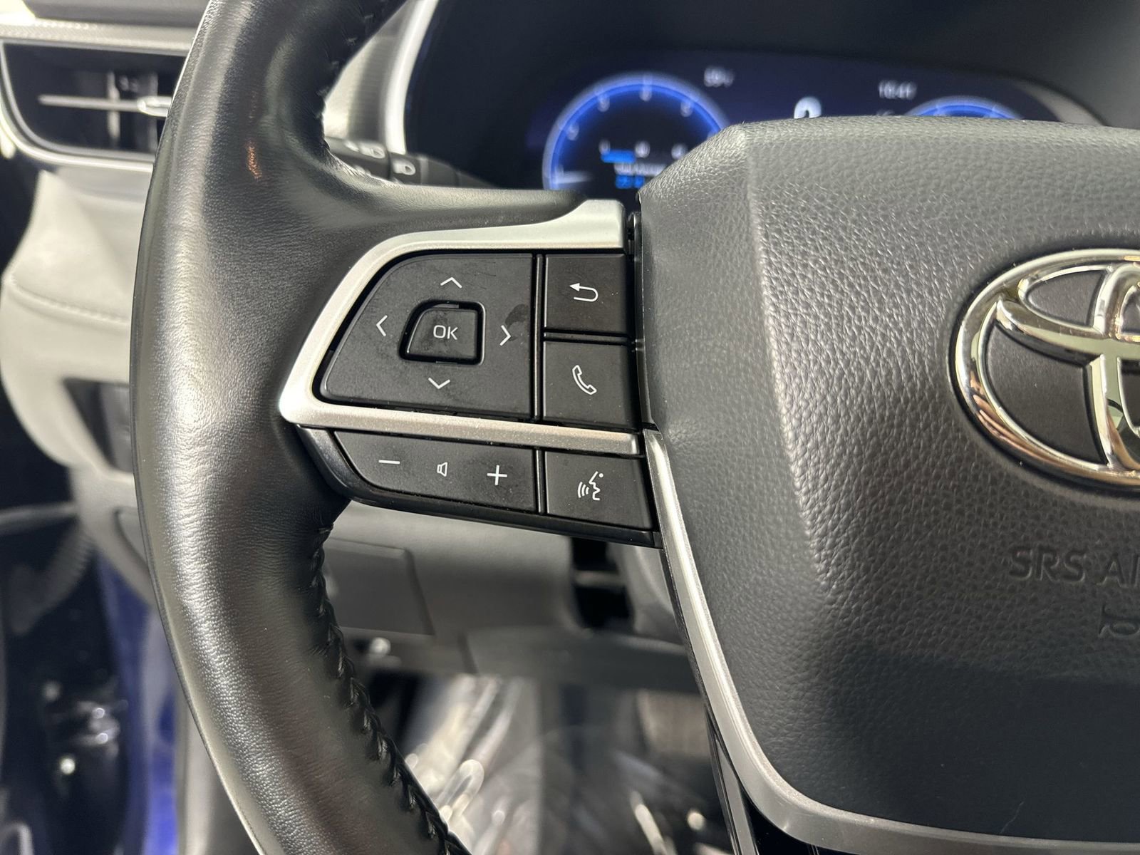 Used 2023 Toyota Highlander Platinum image 12