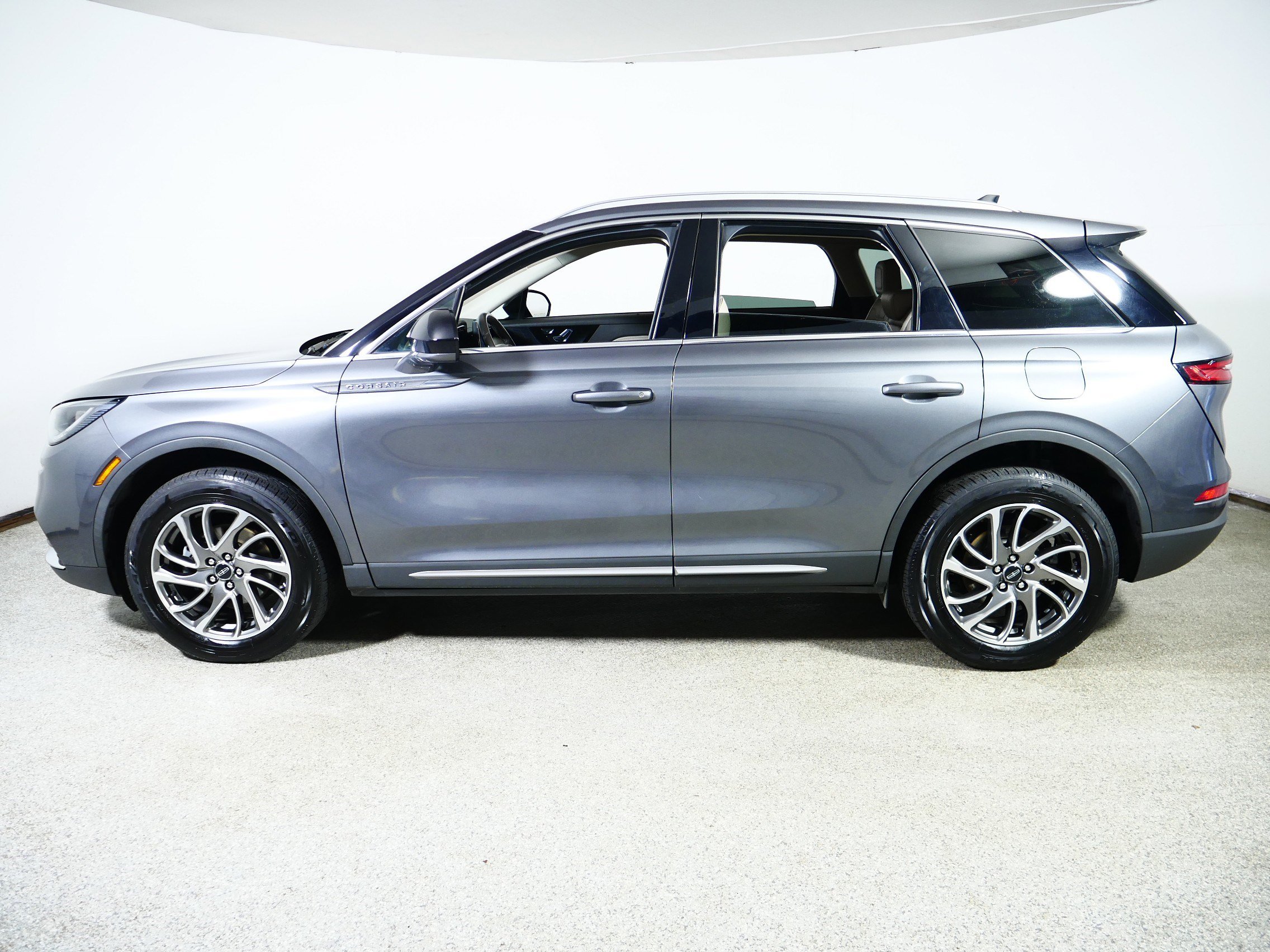 Used 2021 Lincoln Corsair AWD w/ Equipment Group 101A image 4