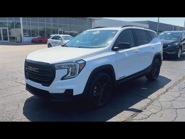 Certified 2023 GMC Terrain SLT w/ Infotainment Package II AWD/4WD image 4