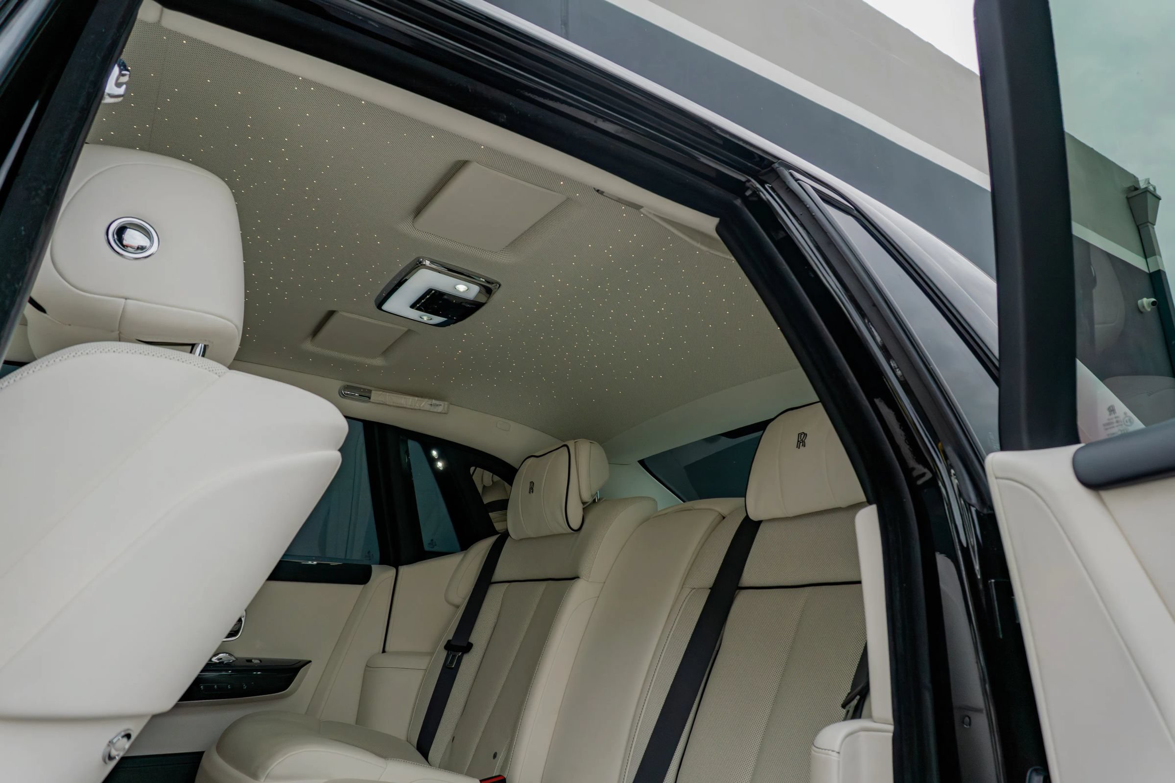 Used 2024 Rolls-Royce Phantom Sedan RWD image 51