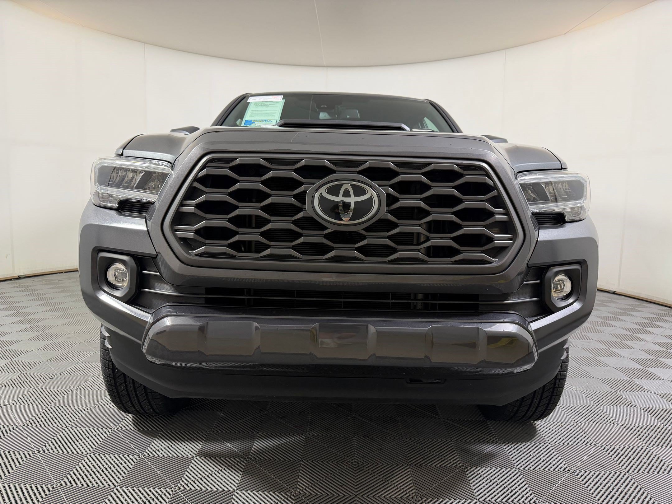 Used 2022 Toyota Tacoma TRD Sport w/ Technology Package AWD/4WD image 5