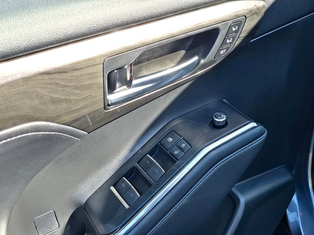 Used 2020 Toyota Highlander Platinum AWD/4WD image 14