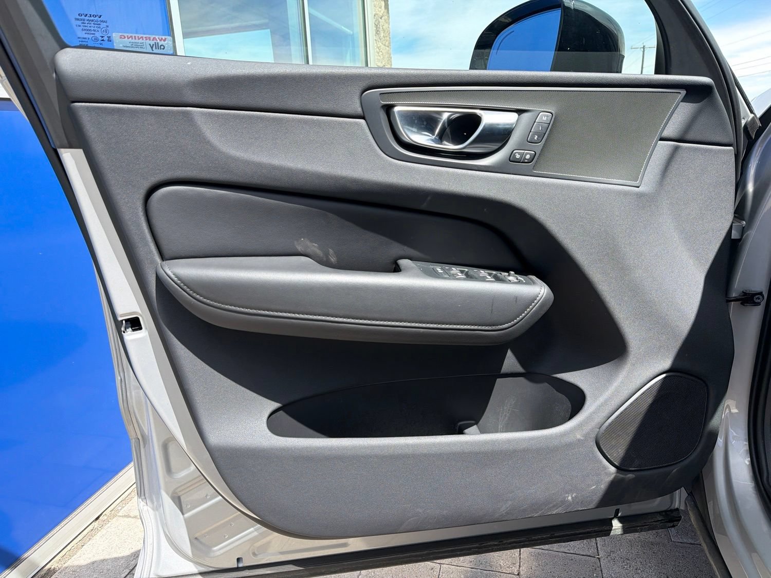 Used 2025 Volvo XC60 B5 Plus AWD/4WD image 18