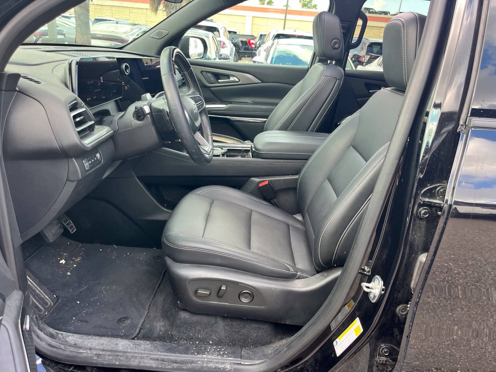 Used 2024 Chevrolet Traverse LT w/ Enhanced Driving Package AWD/4WD image 12