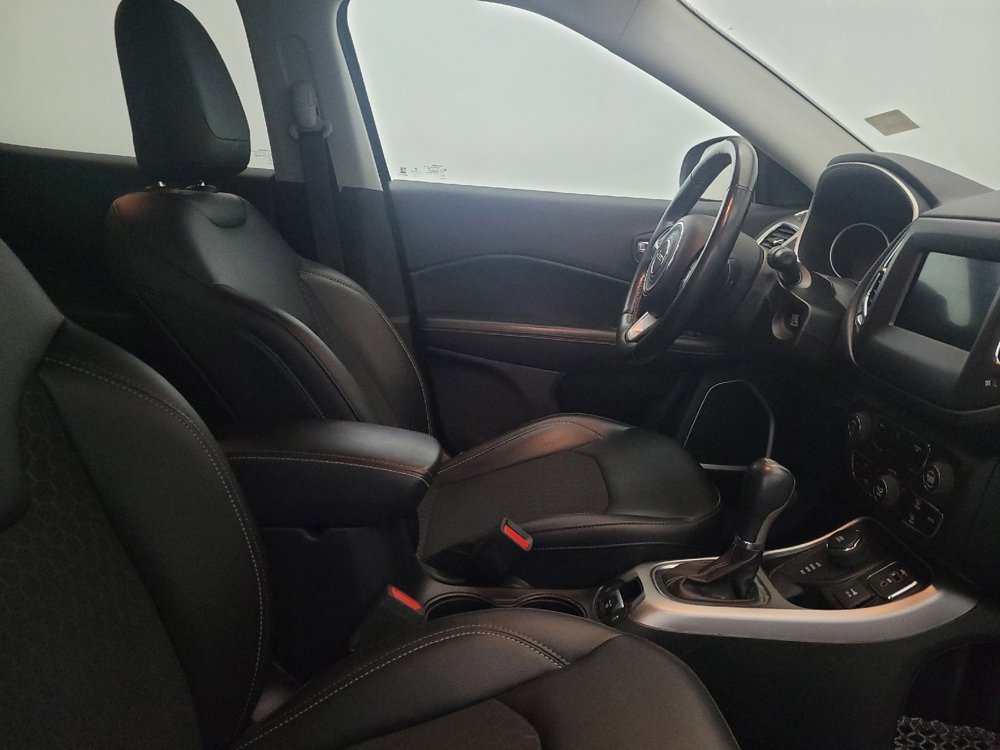 Used 2019 Jeep Compass Latitude w/ Cold Weather Group AWD/4WD image 21