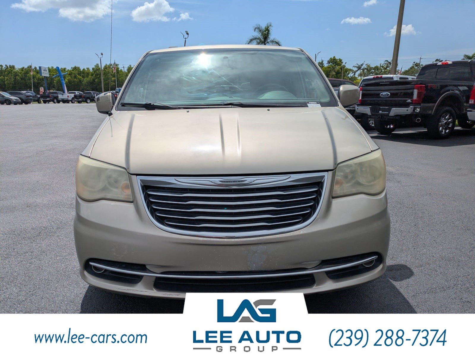 Used 2014 Chrysler Town & Country Touring w/ Driver Convenience Group FWD image 8