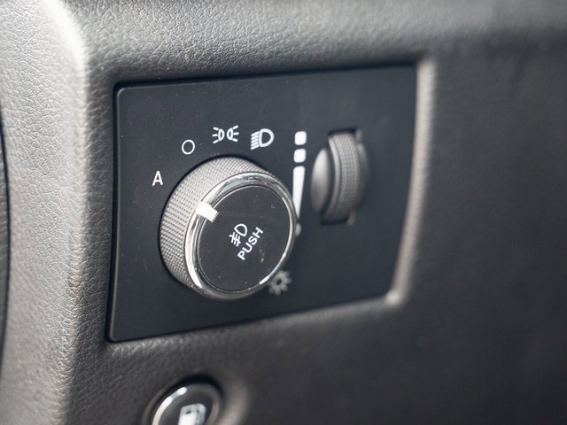 Used 2021 Jeep Grand Cherokee Limited image 28