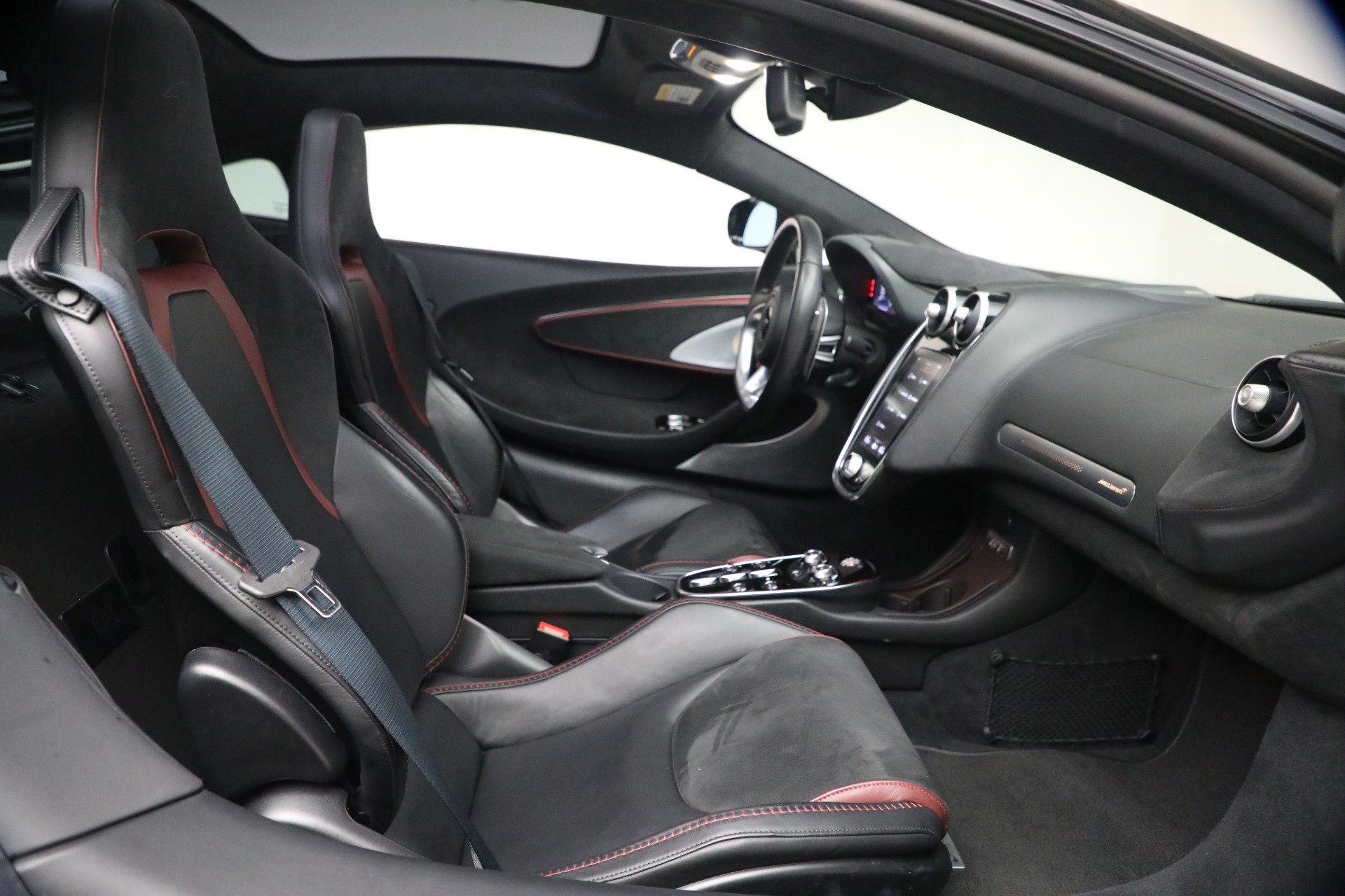 Used 2023 McLaren GT RWD image 25