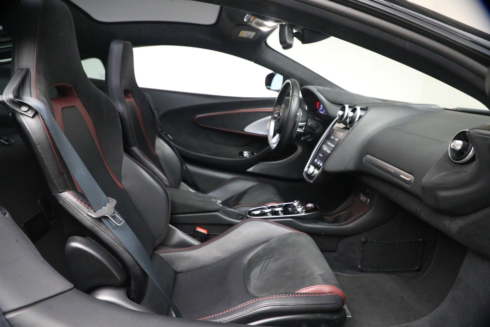 Used 2023 McLaren GT RWD image 25