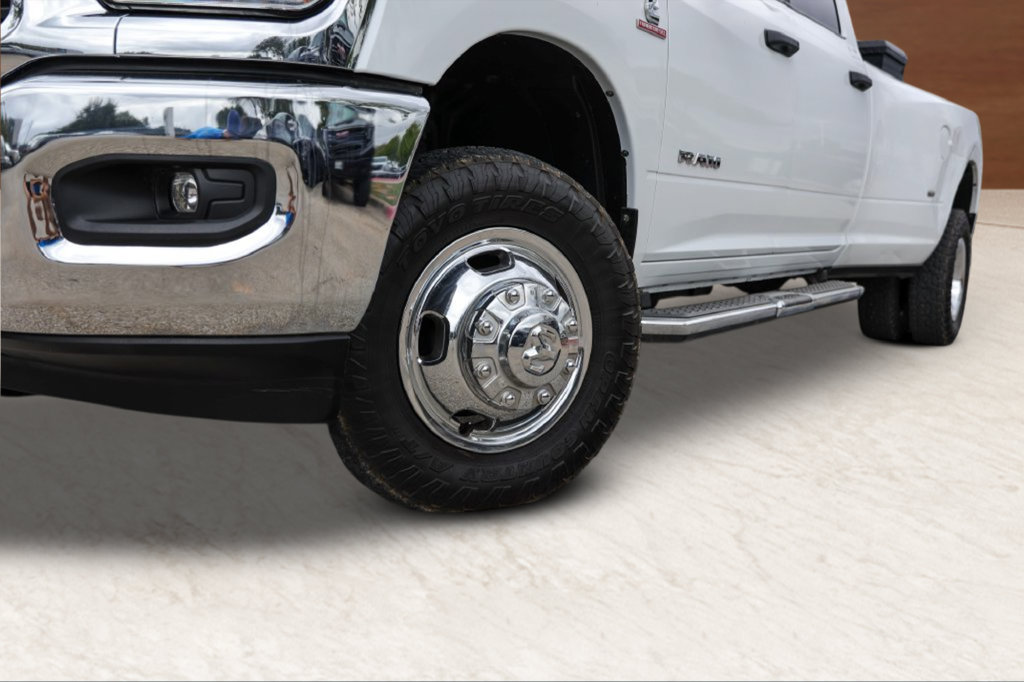 Used 2023 RAM 3500 Big Horn w/ Level 1 Equipment Group AWD/4WD image 3