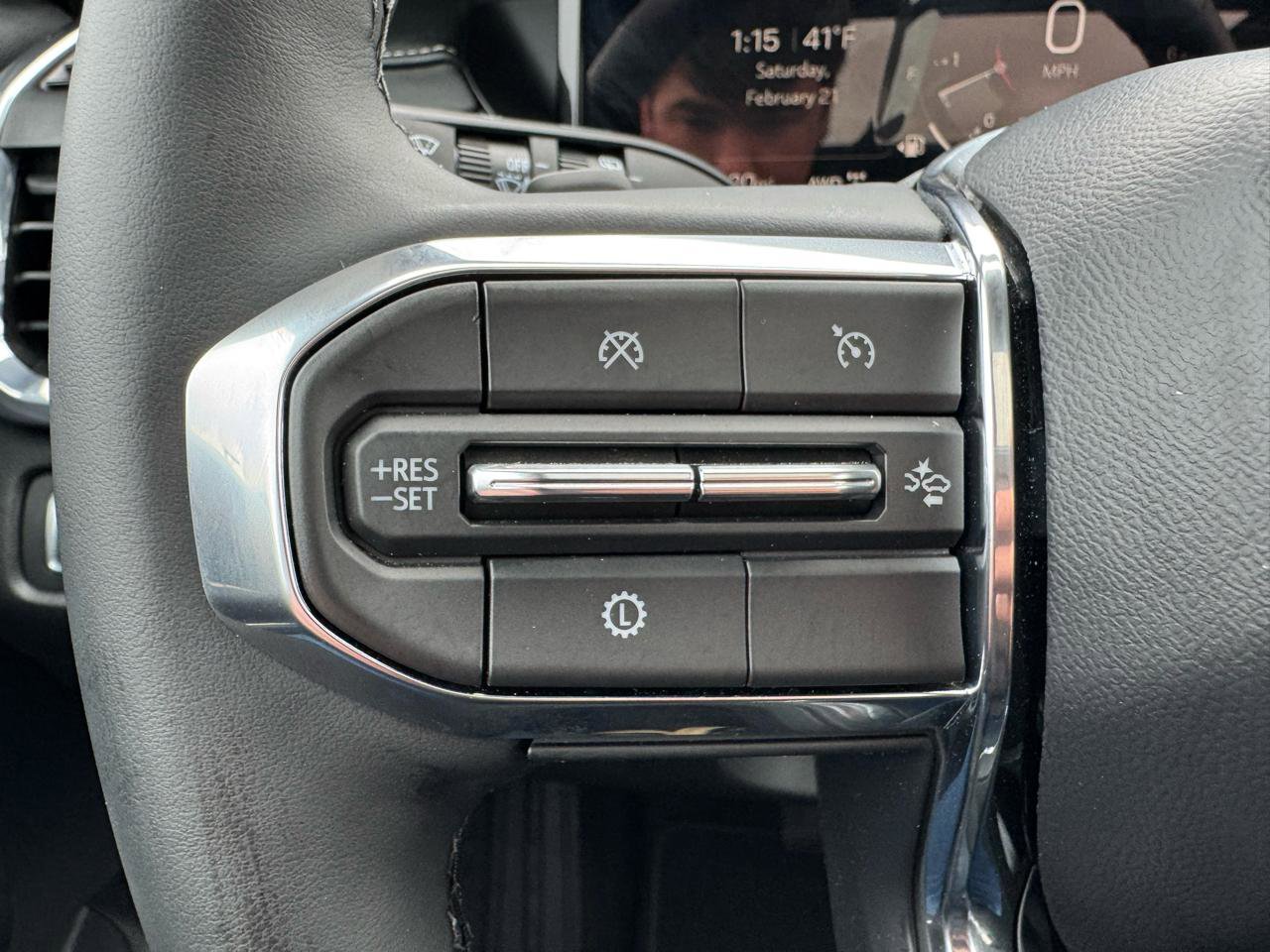 Used 2025 GMC Acadia Elevation w/ Elevation Premium Package AWD/4WD image 24
