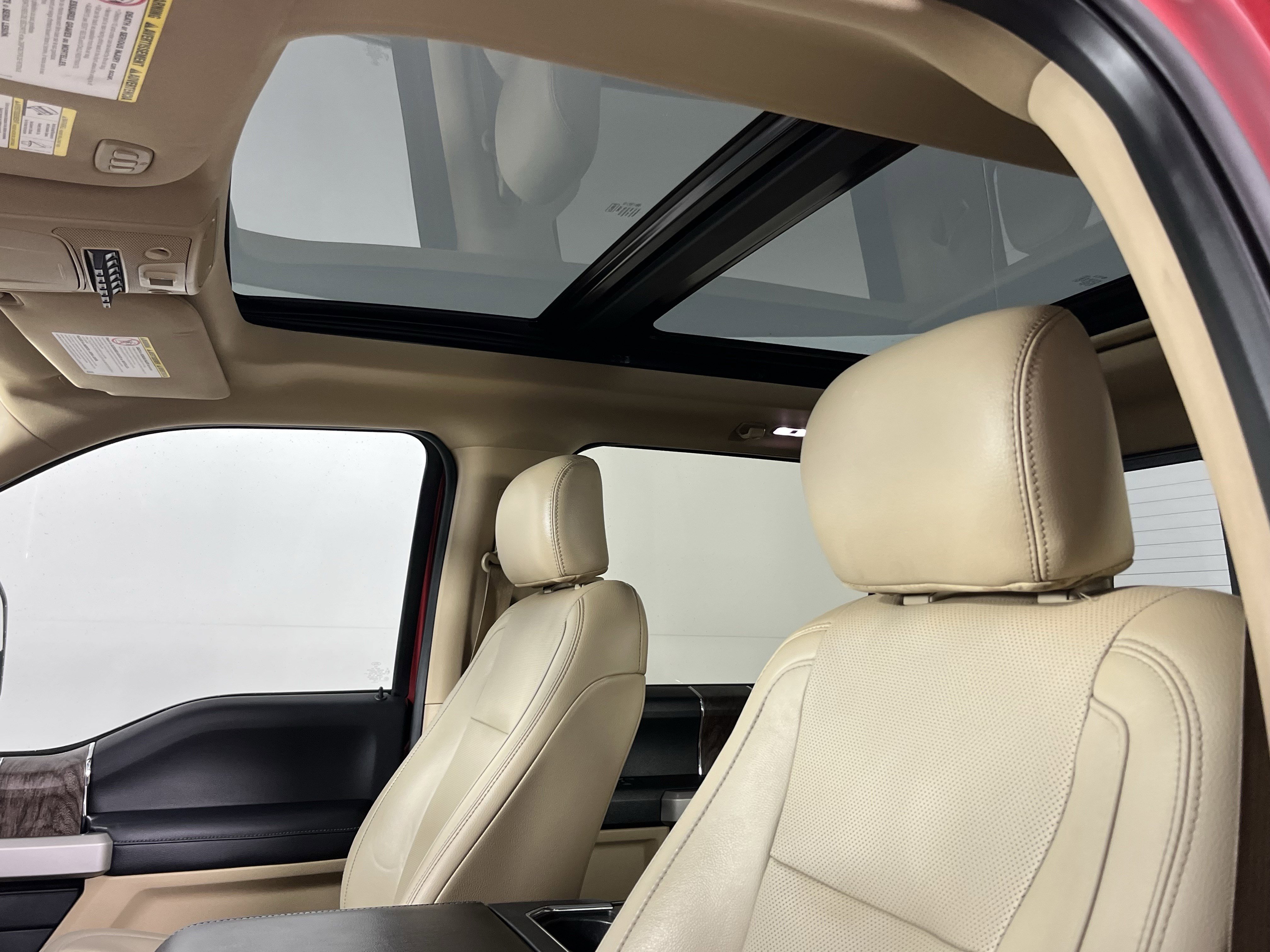 Used 2018 Ford F350 Lariat w/ Chrome Package image 19