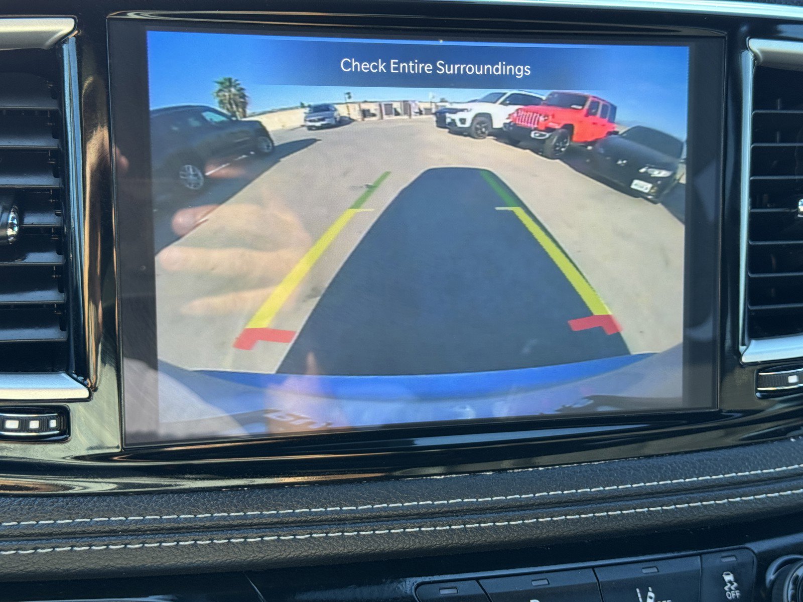 Used 2024 Chrysler Pacifica Touring image 19