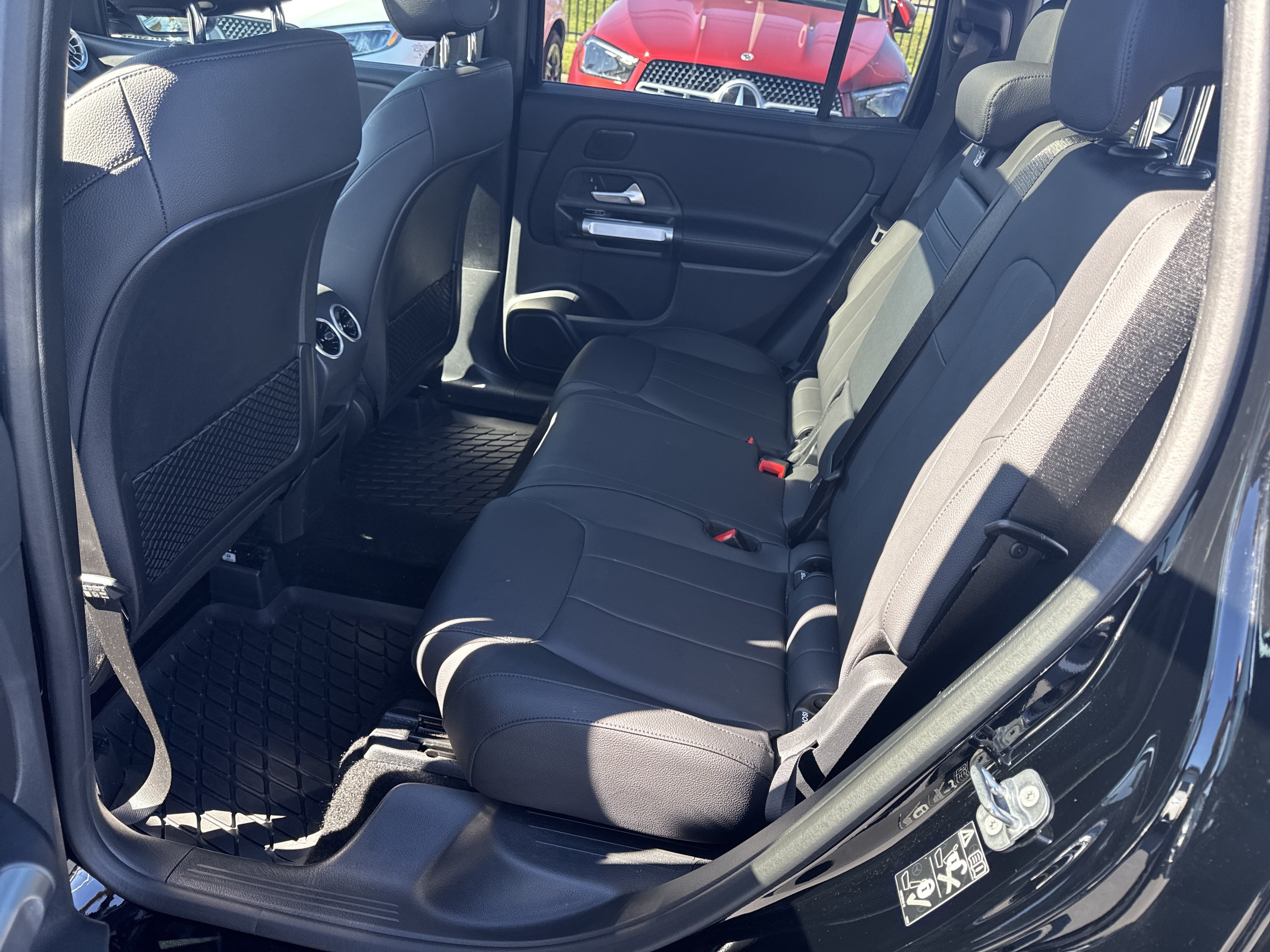 Used 2026 Mercedes-Benz GLB 250 4MATIC image 32