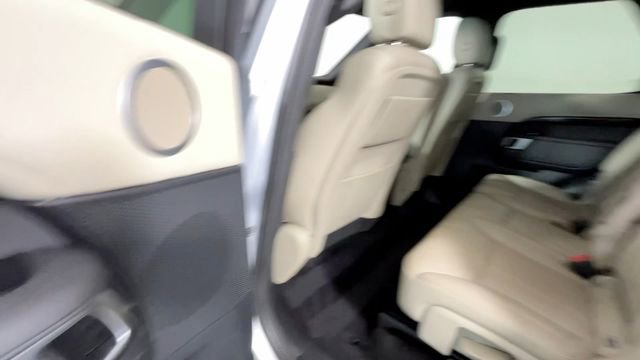 Used 2020 Land Rover Discovery SE AWD/4WD image 16