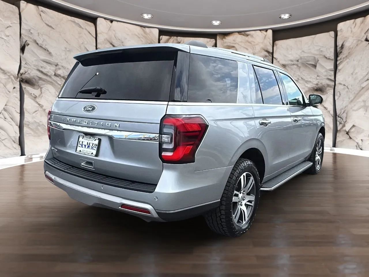 Used 2023 Ford Expedition Limited image 5