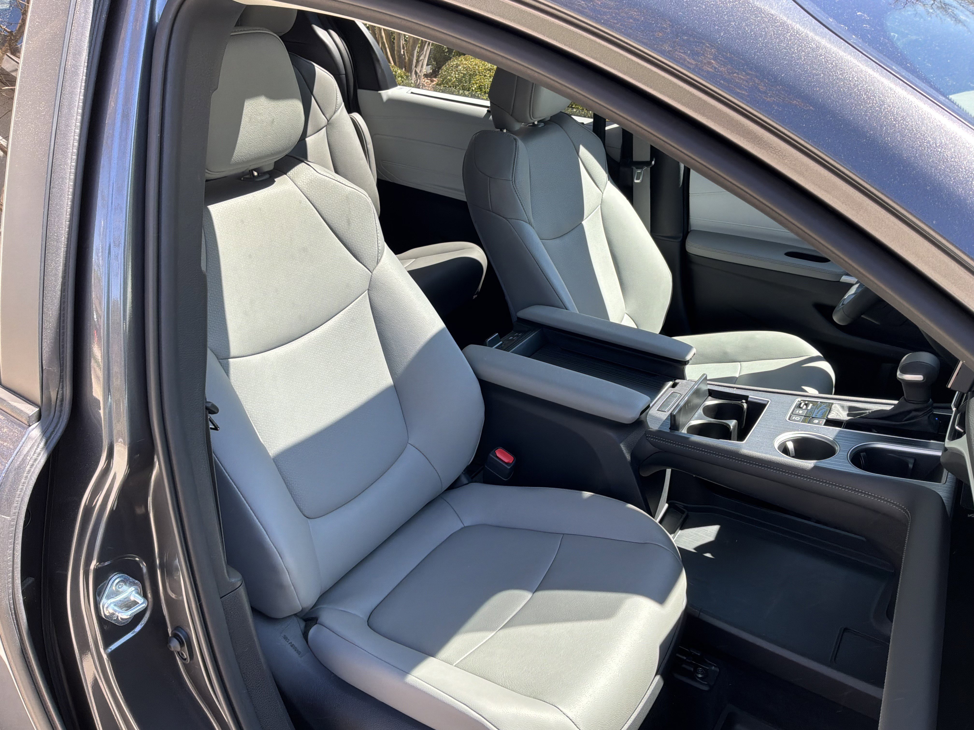 Used 2025 Toyota Sienna XLE image 34