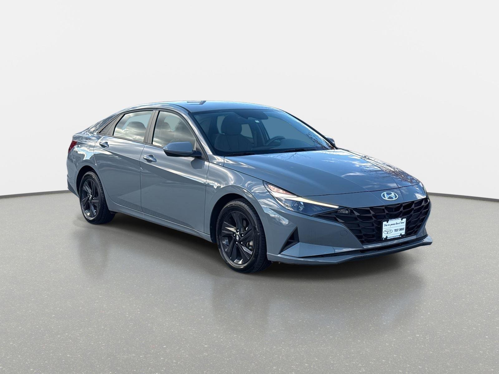 Used 2023 Hyundai Elantra SEL w/ Cargo Package image 3