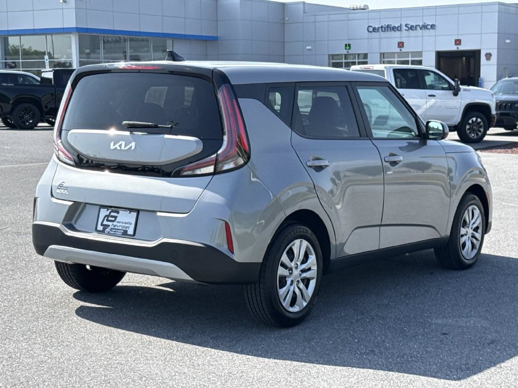 Used 2023 Kia Soul LX FWD image 25