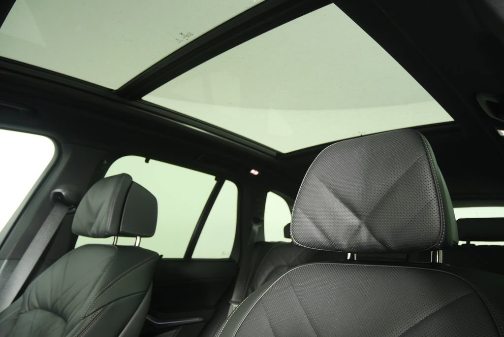 Used 2026 BMW X5 xDrive40i w/ M Sport Package image 26
