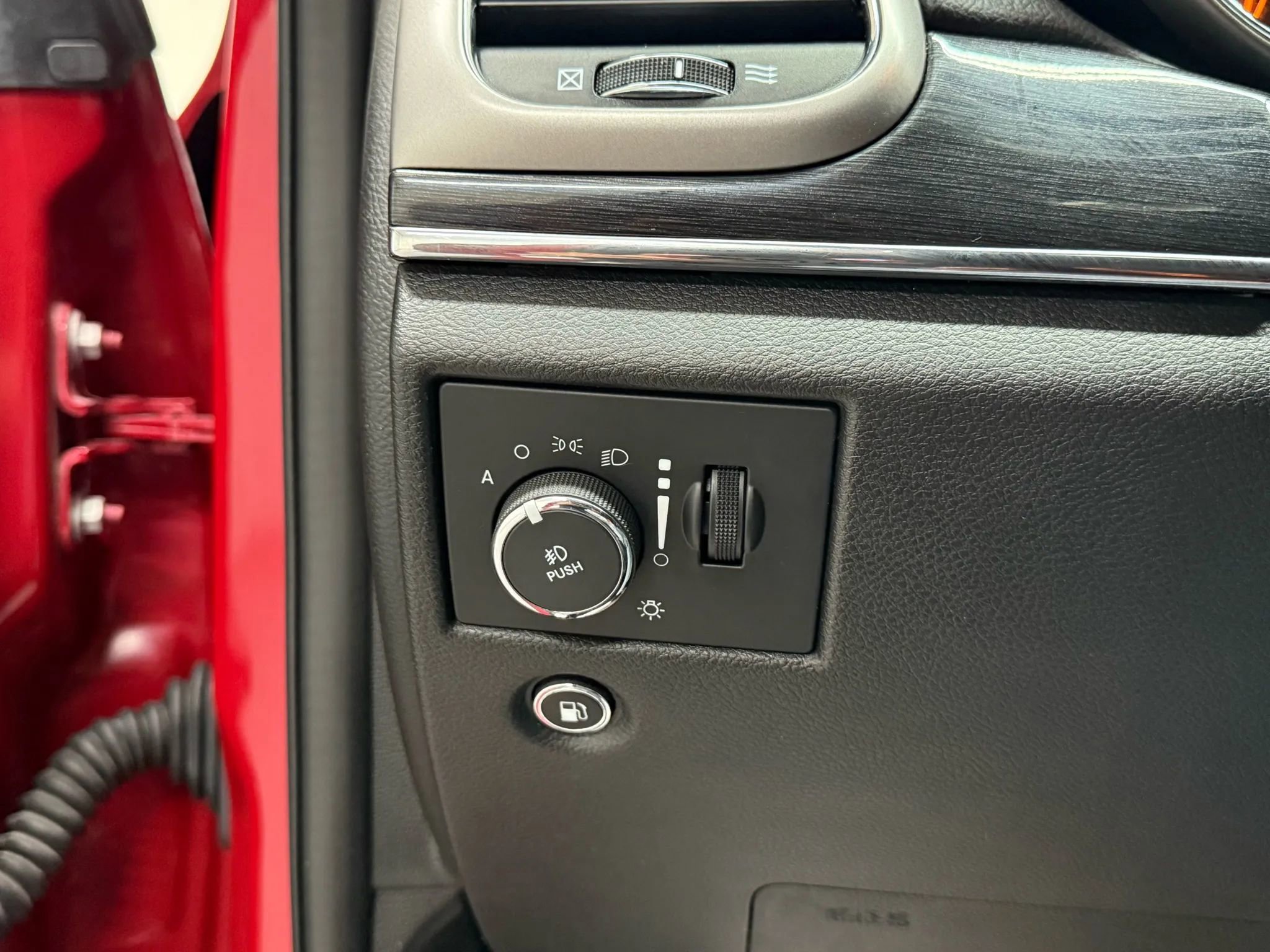 Used 2017 Jeep Grand Cherokee Trailhawk AWD/4WD image 32