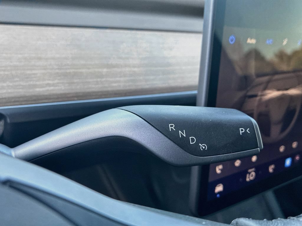 Used 2025 Tesla Model Y Long Range RWD image 17