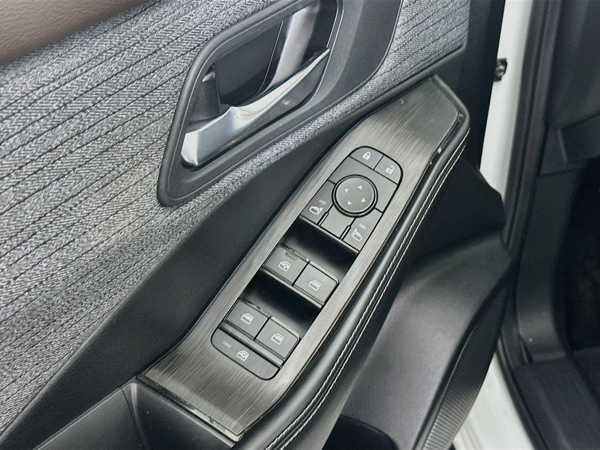 Used 2022 Nissan Rogue SV FWD image 15