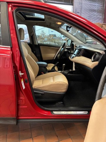 Used 2015 Toyota RAV4 Limited w/ Technology Package image 31
