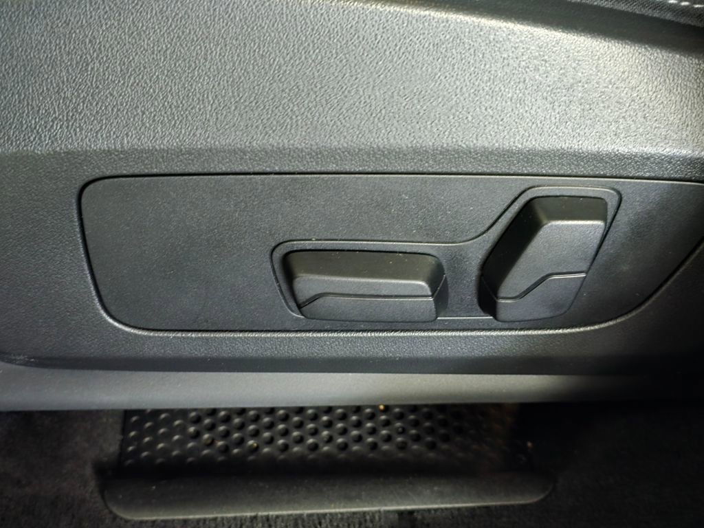 Used 2025 BMW X1 xDrive28i w/ Technology Package image 15