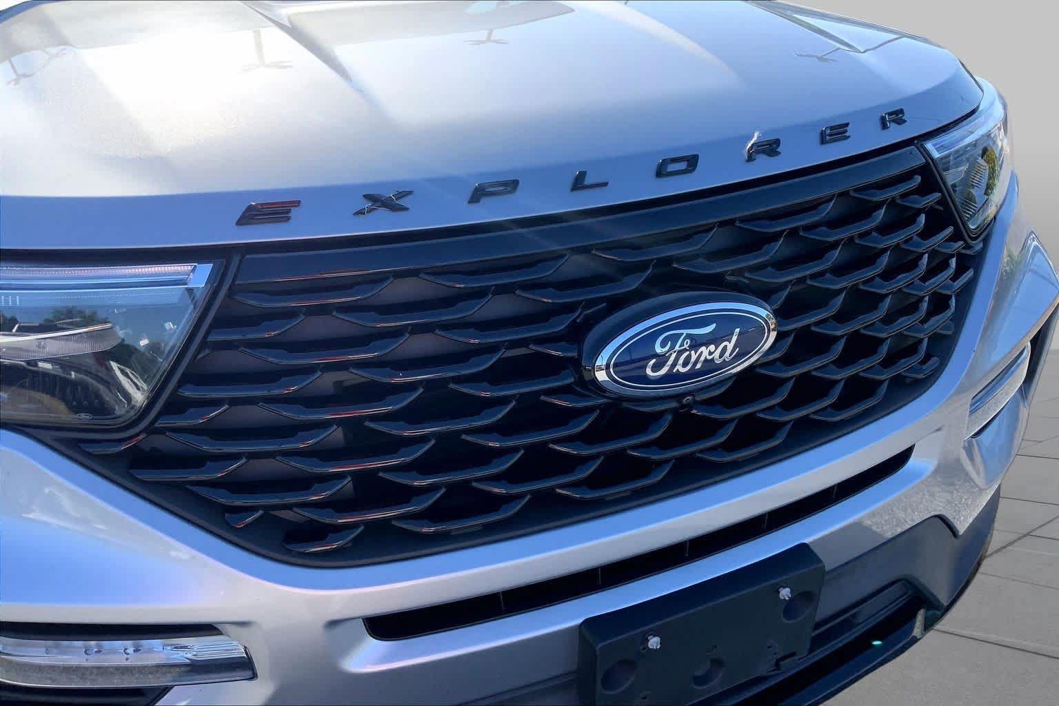 Used 2023 Ford Explorer ST-Line w/ Class IV Trailer Tow Package RWD image 29