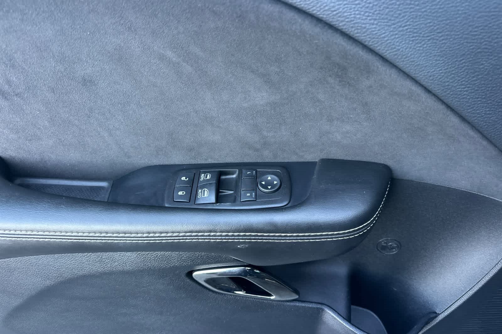 Used 2015 Dodge Challenger SRT Hellcat image 12