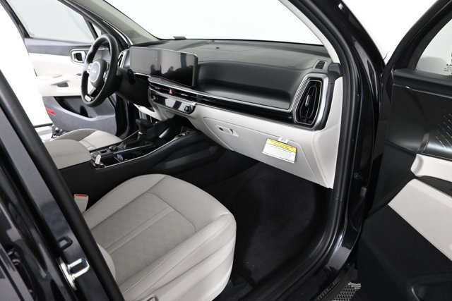New 2025 Kia Sorento S image 8