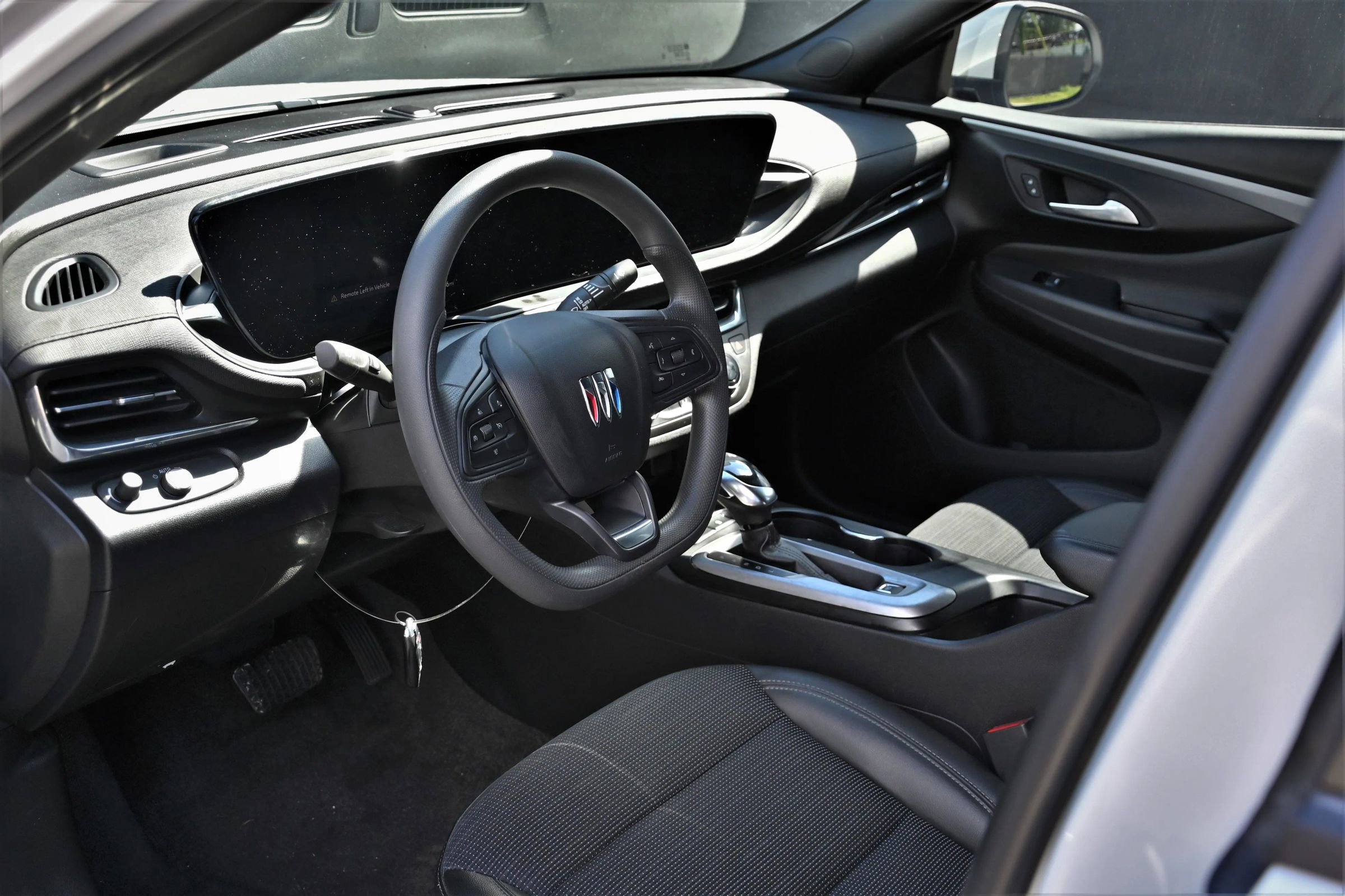 Used 2025 Buick Envista Preferred w/ Convenience II Package image 14