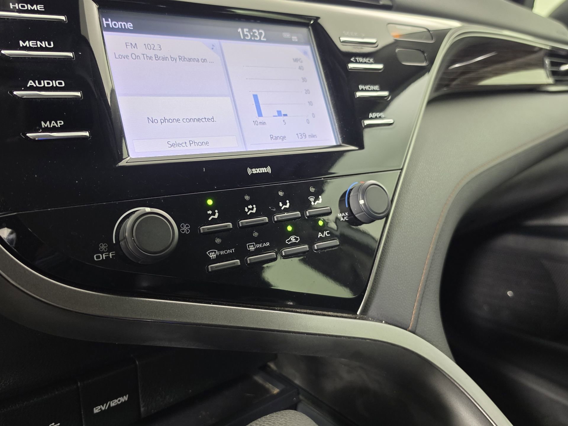 Used 2020 Toyota Camry LE FWD image 27