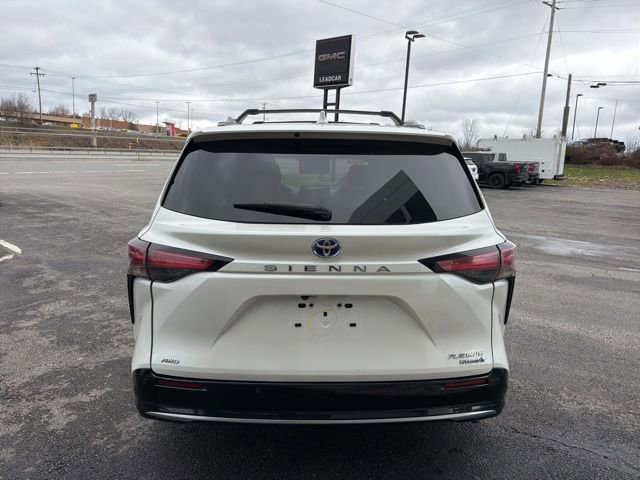 Used 2022 Toyota Sienna Platinum image 4