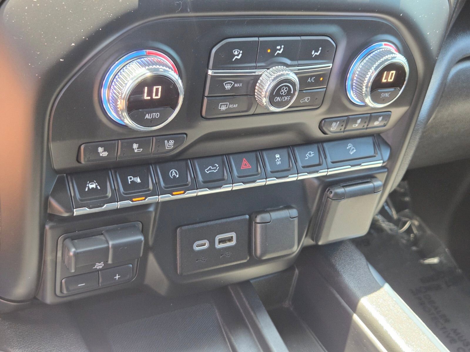 Used 2021 GMC Sierra 1500 AT4 w/ Technology Package AWD/4WD image 23
