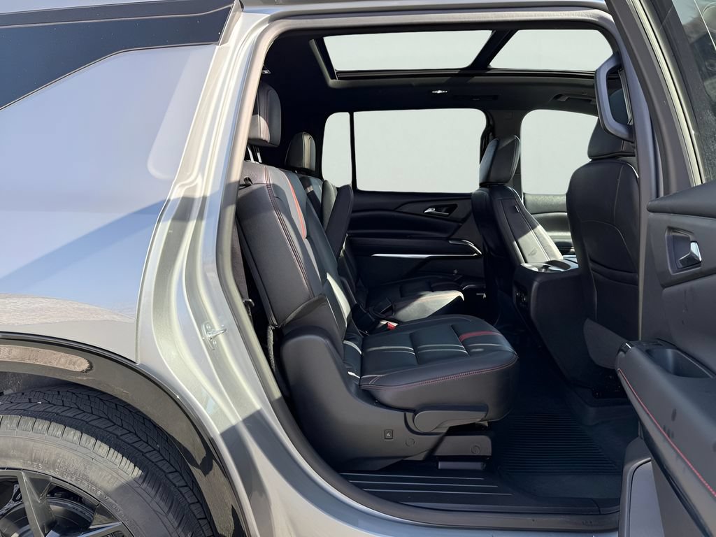 Used 2025 Chevrolet Traverse RS AWD/4WD image 35