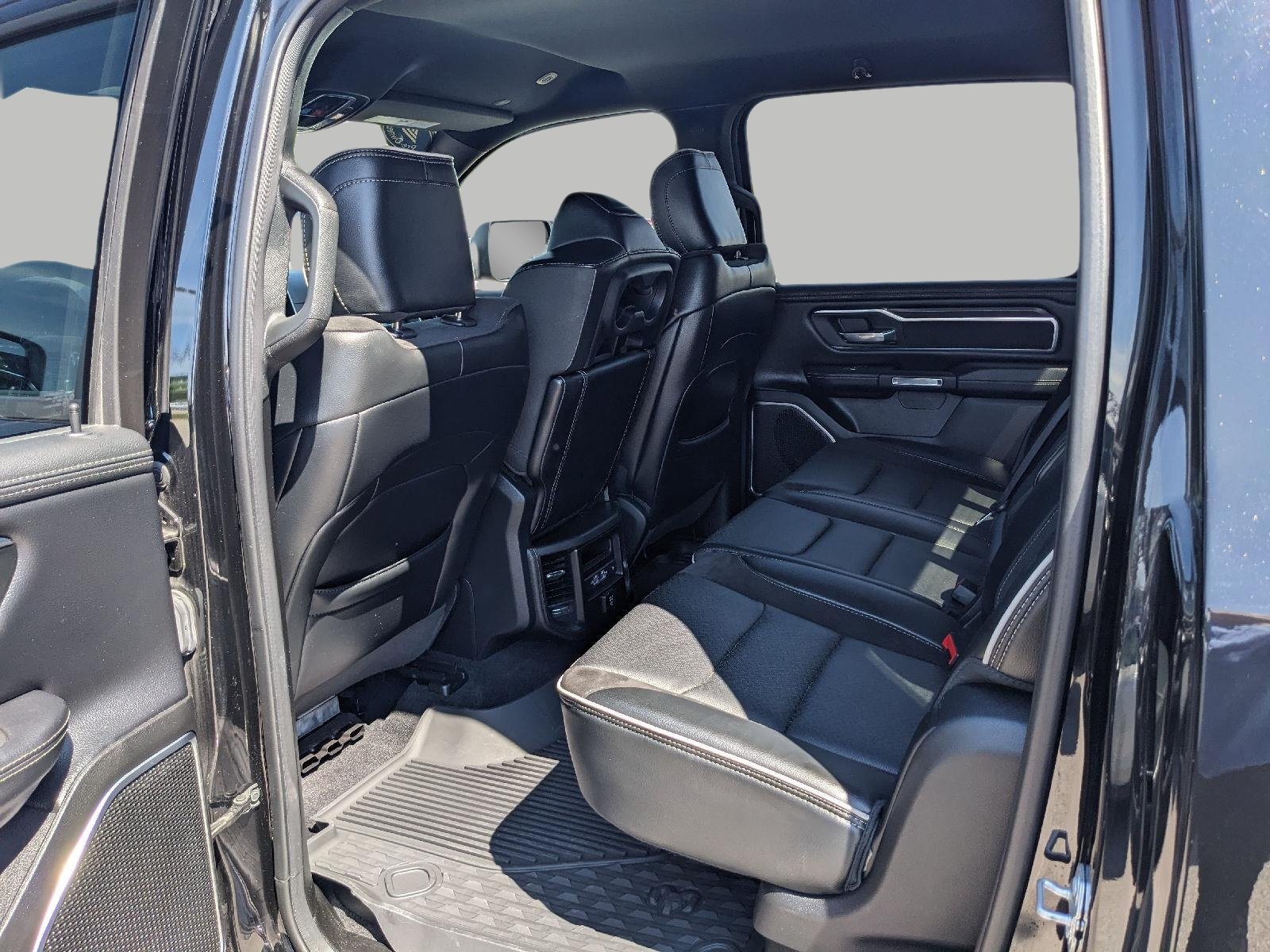 Used 2025 RAM 1500 Laramie AWD/4WD image 38