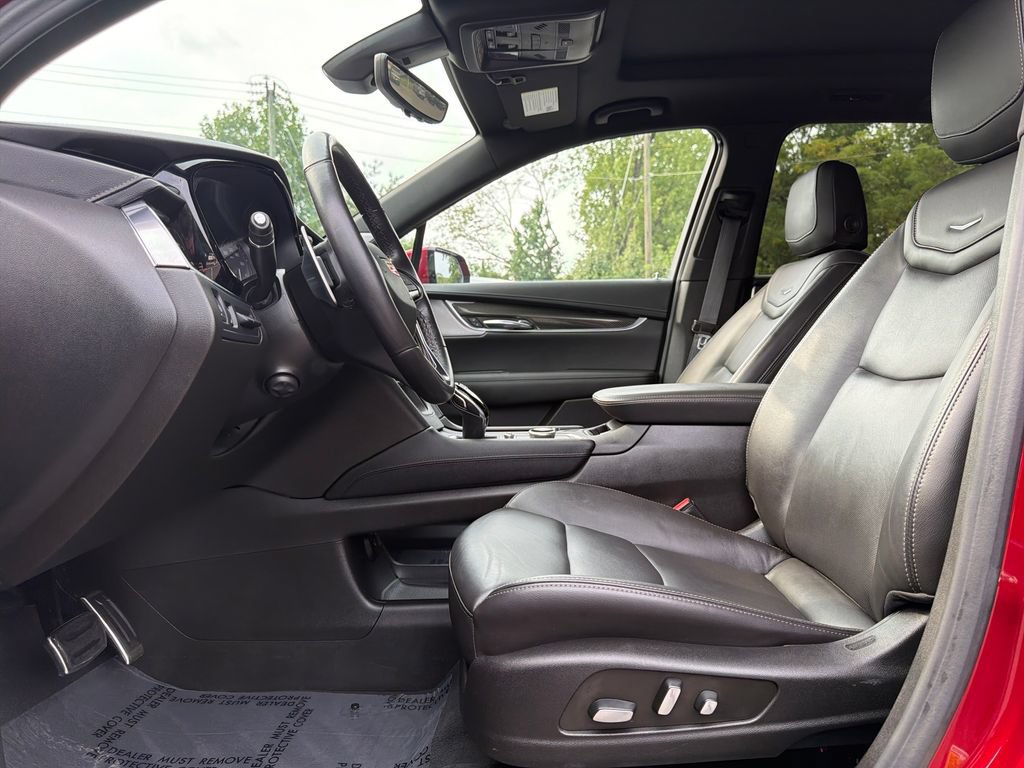 Certified 2023 Cadillac XT6 Sport w/ Technology Package AWD/4WD image 3