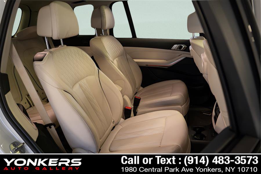 Used 2022 BMW X7 xDrive40i w/ Executive Package image 38