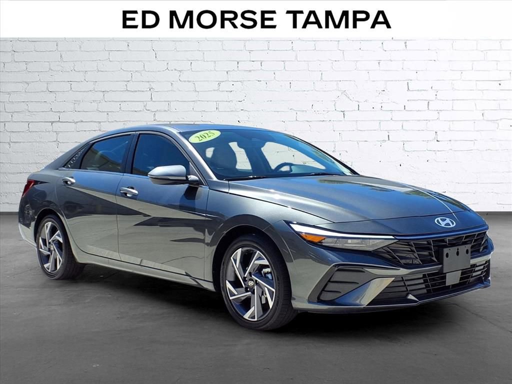 Used 2025 Hyundai Elantra Limited FWD image 5