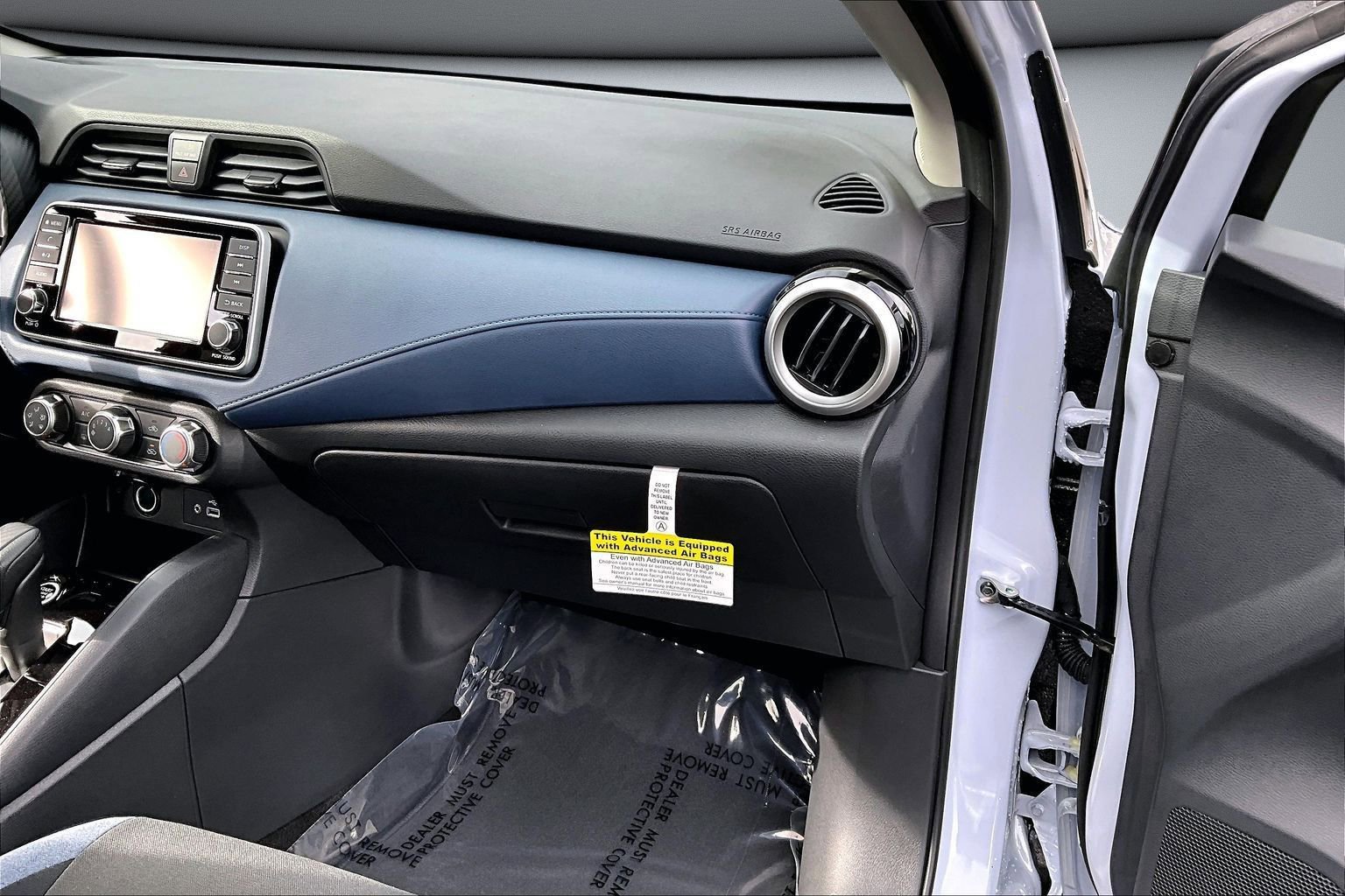Used 2025 Nissan Versa SV w/ Trunk Package image 15
