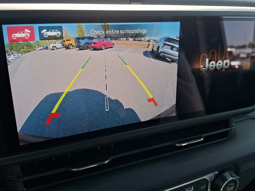 Used 2025 Jeep Wrangler Unlimited Sahara w/ Safety Group AWD/4WD image 19