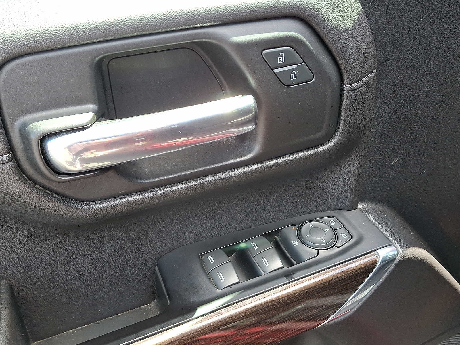 Used 2019 Chevrolet Silverado 1500 LT w/ All-Star Edition AWD/4WD image 12