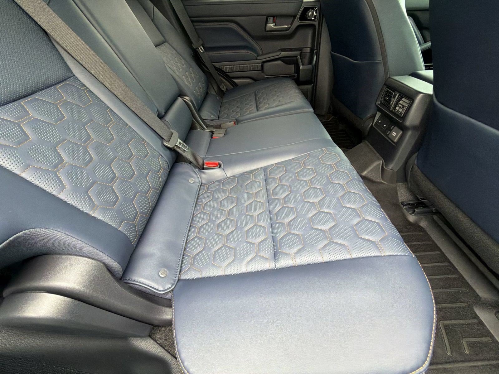 Used 2025 Toyota 4Runner Platinum AWD/4WD image 33