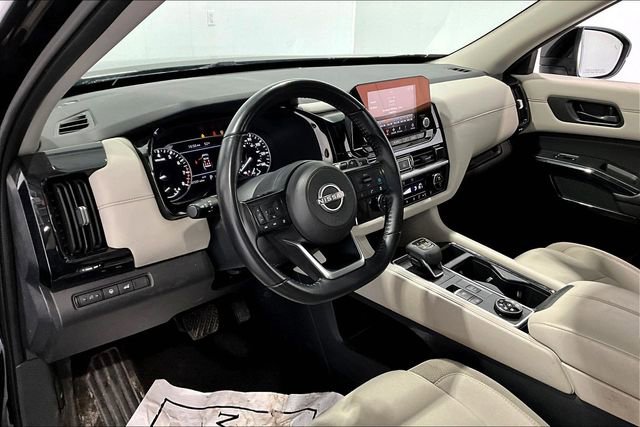 Used 2024 Nissan Pathfinder SV w/ SV Premium Package image 17